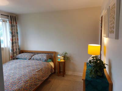 Calm & Cosy Double Bedroom in a Colourful House Main Photo
