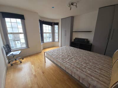 Stratford 2 bedroom flat Main Photo