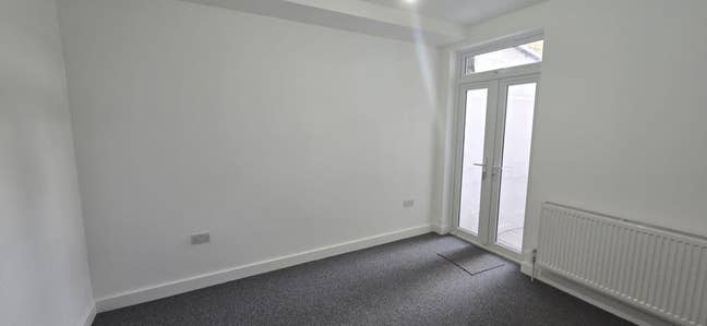 Spacious-Refurbished-Unfurnished-Available Now Main Photo