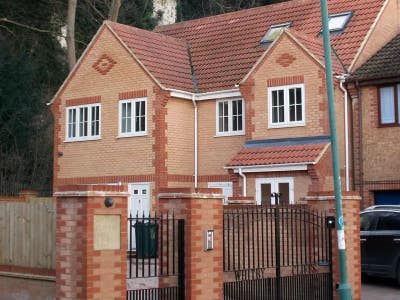 Beautiful Home with Spare Room with ensuite Main Photo
