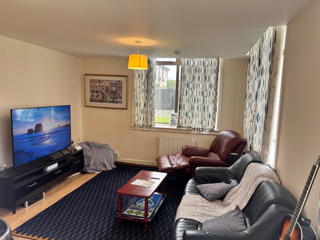 Looking for new flatmate Main Photo