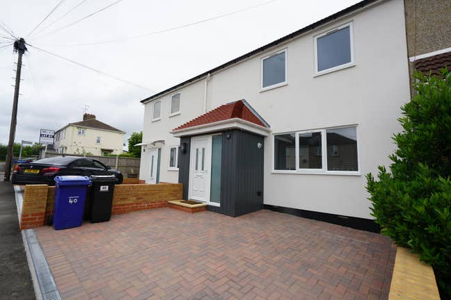 Co-Living Home with a choice of 5 bedrooms Main Photo