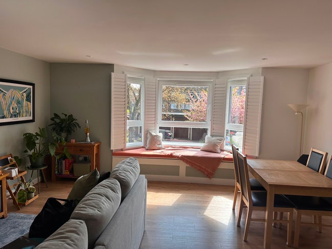 1 bedroom & private bathroom in flat in Shawlands Main Photo