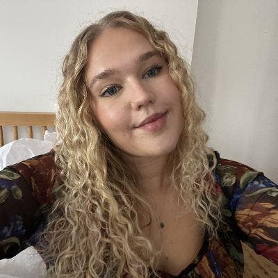 2 rooms sought by 2 females Main Photo