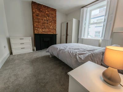 🏠 Newly redecorated cosy house in Macclesfield  Main Photo