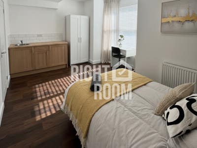 Luxury Ensuite | Bills Included| &pound;725 PCM | PO2 Main Photo