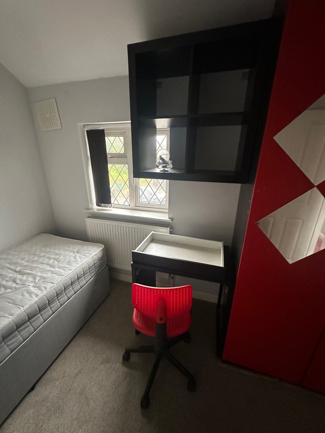 Single and Double Rooms to Rent Main Photo