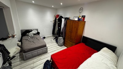 Double sharing room for rent Main Photo