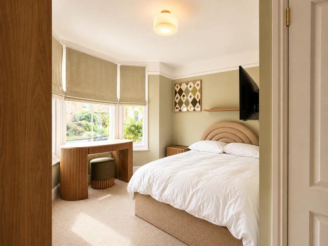 Beautifully Designed En-Suite Rooms 🤎 CB1 Main Photo
