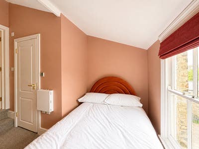 Beautifully Designed En-Suite Rooms 🤎 CB1 Main Photo