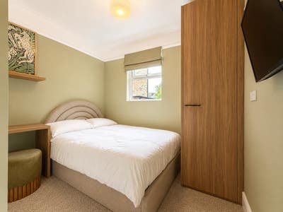 Beautifully Designed En-Suite Rooms 🤎 CB1 Main Photo