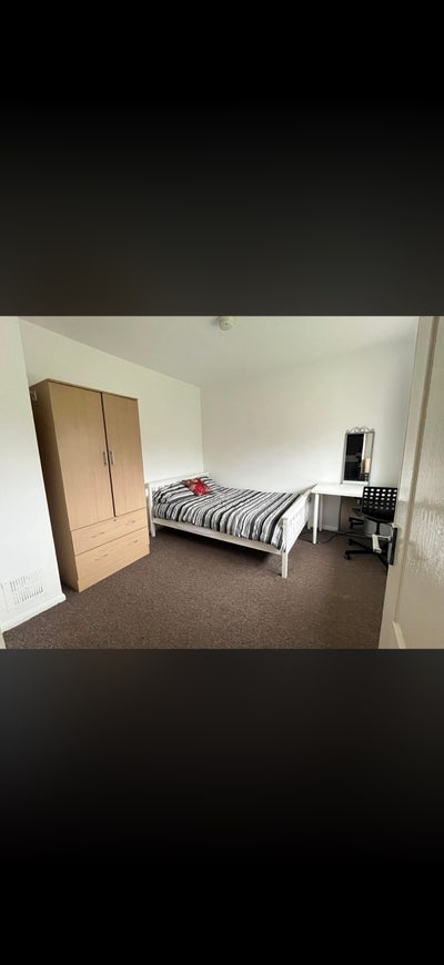 Ideal location for commuters/Students at ARU Main Photo
