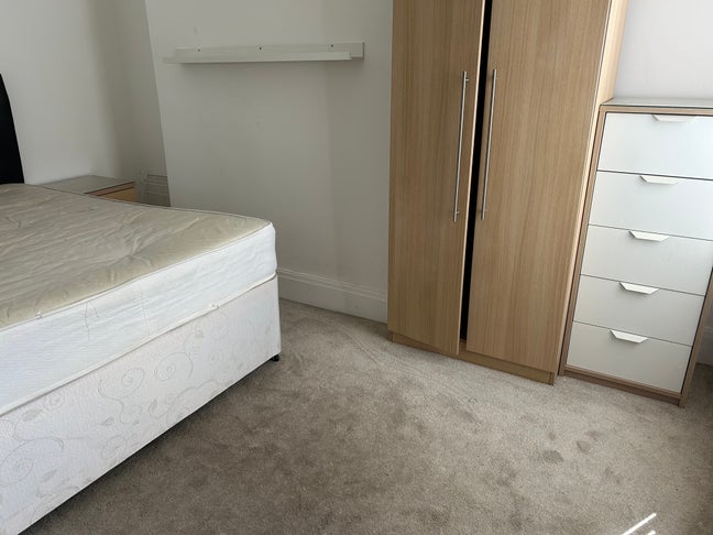 Double room close to Trafford Hospital Main Photo