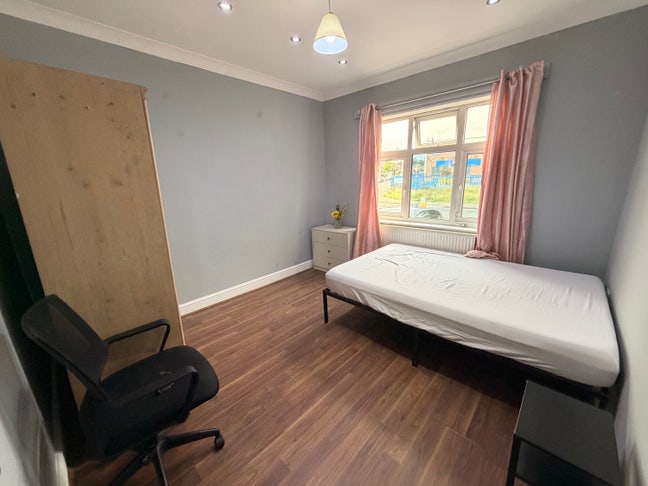 Double room in Woodford  Main Photo