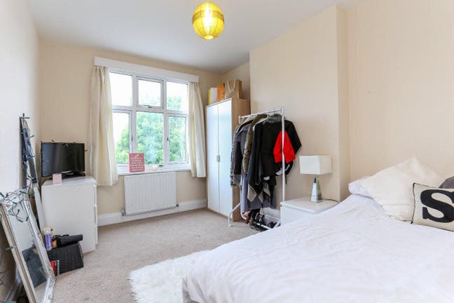 2 Double rooms 10min walk to Acton Town Station Main Photo