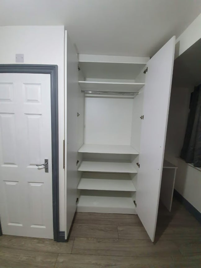 Ensuite Rooms in Slough (SL1) Main Photo