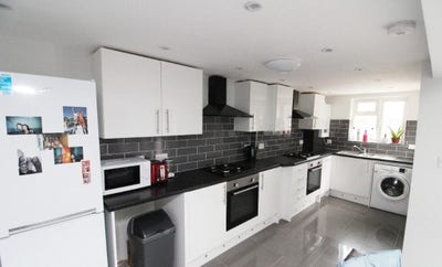 Bedroom available in a 4 bed House share Main Photo