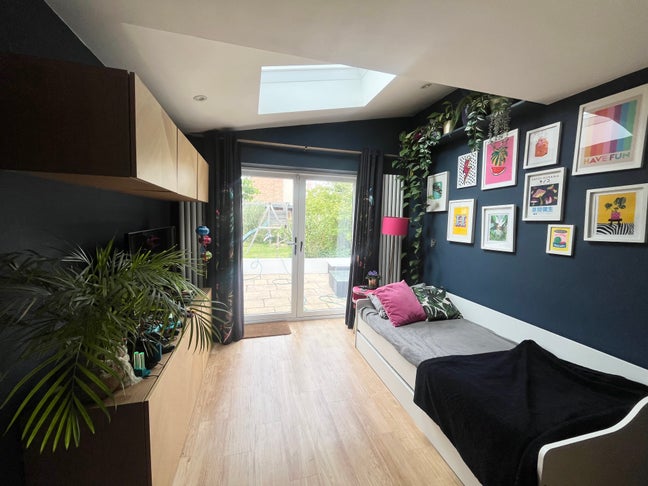 Double garden room or single room in a family home Main Photo
