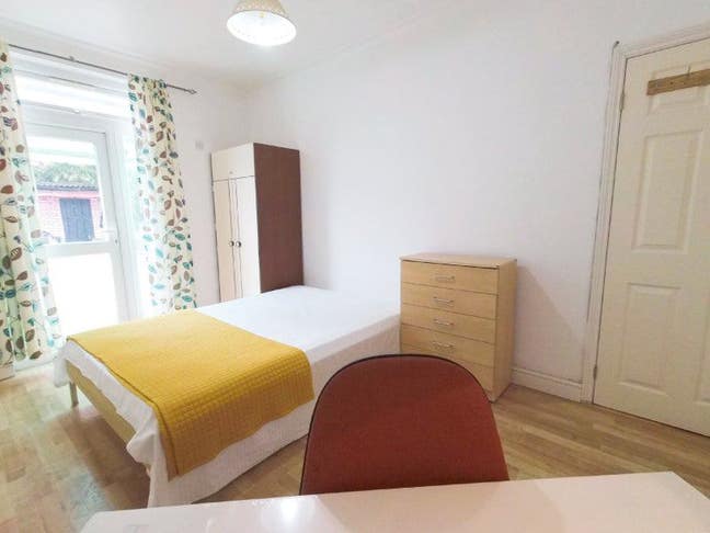 Spacious double room with patio , Elephant Castle  Main Photo