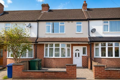 4-Bedroom HMO Mid-Terrace House to Rent Main Photo
