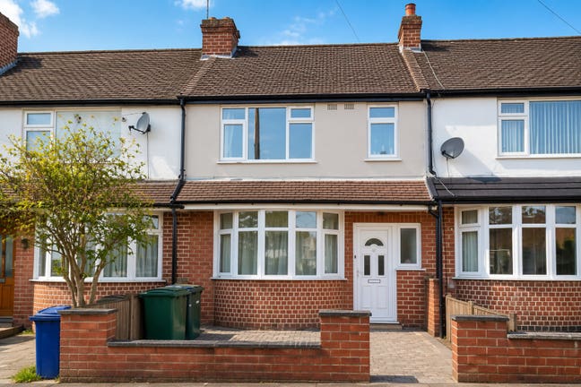 4-Bedroom HMO Mid-Terrace House to Rent Main Photo