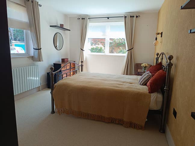 Large, bright, beautiful double room... Main Photo