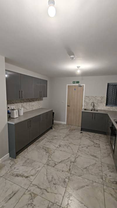 House Share - Female Preferred - B20 Main Photo