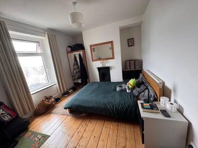 Large Double Student Room Available Main Photo