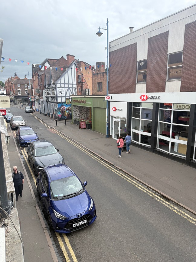 Room in prime Stourbridge high street  Main Photo
