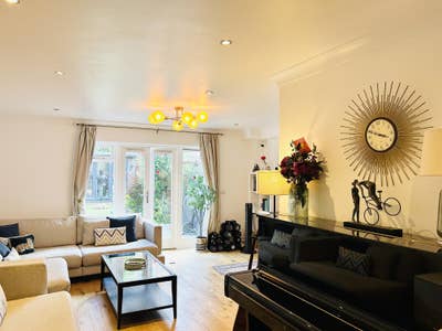 Premium Rooms/ Professional/Garden/Cleaning/Bills  Main Photo