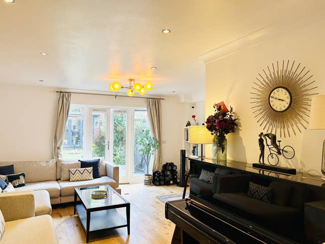 Premium Rooms/ Professional/Garden/Cleaning/Bills  Main Photo