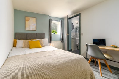 Cosy Double Ensuite Room | Worsley | All Bills Inc Main Photo