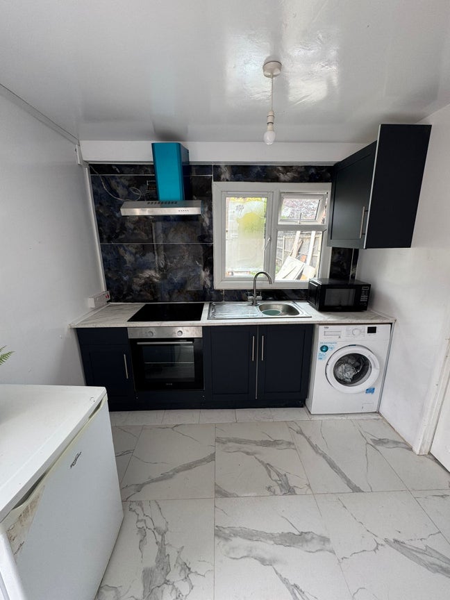 Self contain 1 bedroom flat Main Photo
