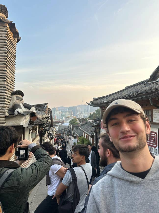 UCL Master's Student Looking for a Friendly House  Main Photo