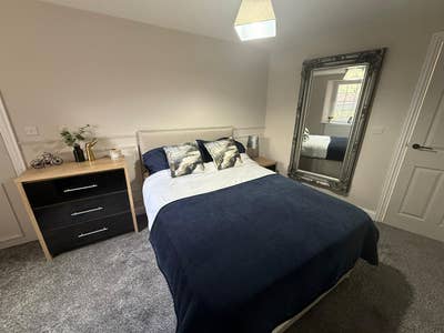 **Newly Renovated** Ensuite Rooms NG18  Main Photo
