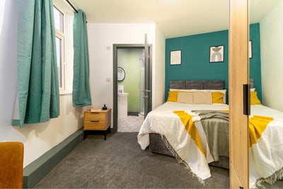 Modern Ensuite Room | Centre Bolton | All Bills! Main Photo