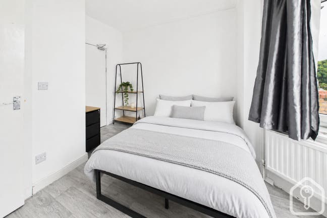 Ensuite Rooms Available – Scarborough Coastal Town Main Photo