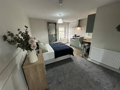 **Newly Renovated** Ensuite Rooms NG18 1Bp Main Photo