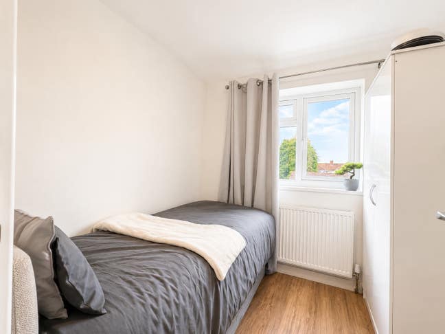 2 Double and 1 Single Room to Rent - HOUNSLOW Main Photo