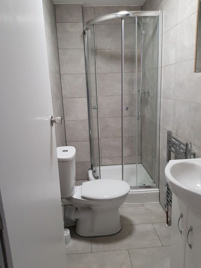 Beautiful  large room available with en-suite  Main Photo