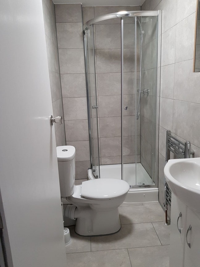 Beautiful  large room available with en-suite  Main Photo