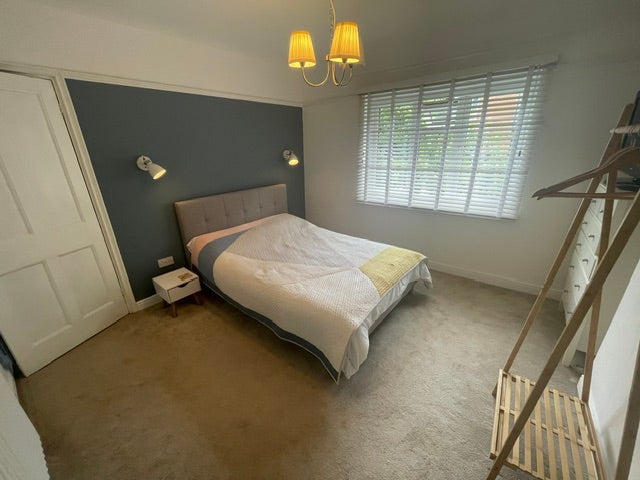 Large room in lovely house in central Warwick  Main Photo