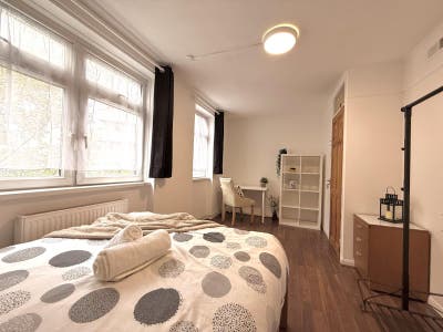Double Room Available Now | E14 | Bills Included!! Main Photo
