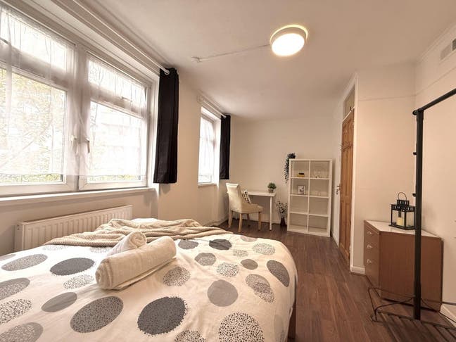 Double Room Available Now | E14 | Bills Included!! Main Photo
