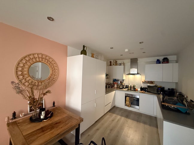 Double Room in a cute flat, avl 1 July Main Photo