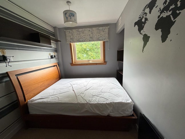 Double bedroom for a female  Main Photo