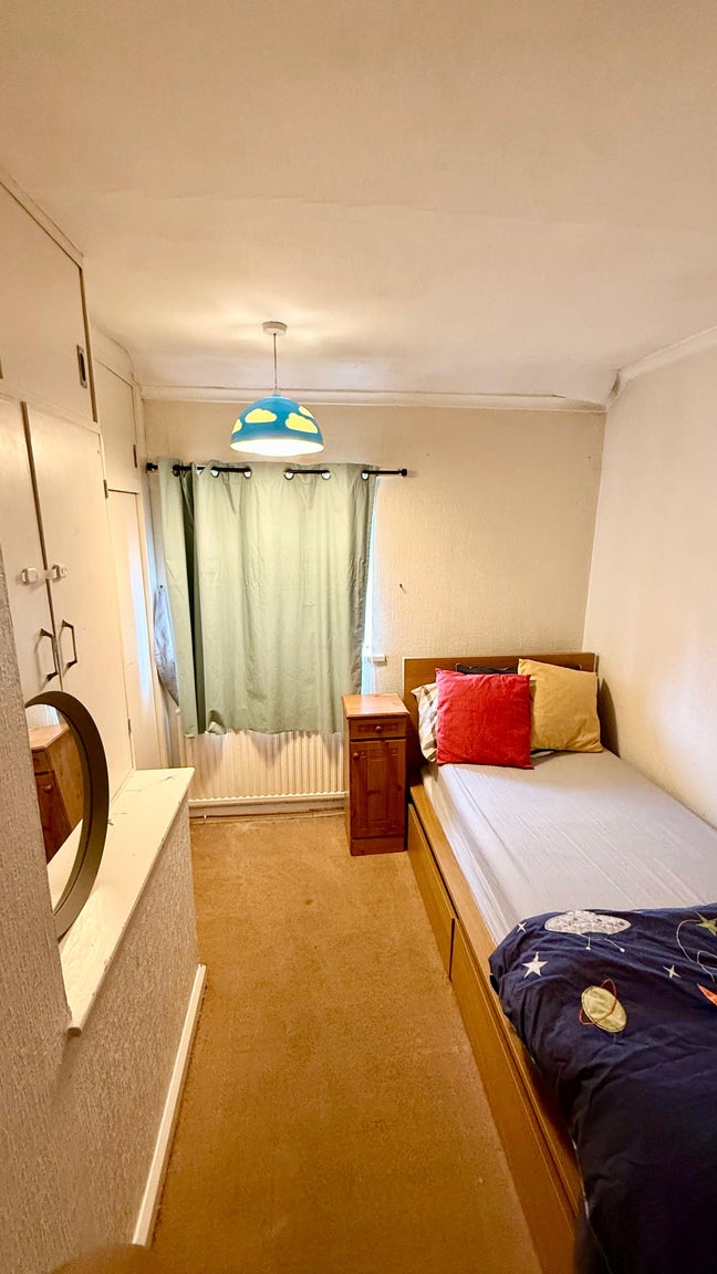 Single Room Available near back gate  Main Photo