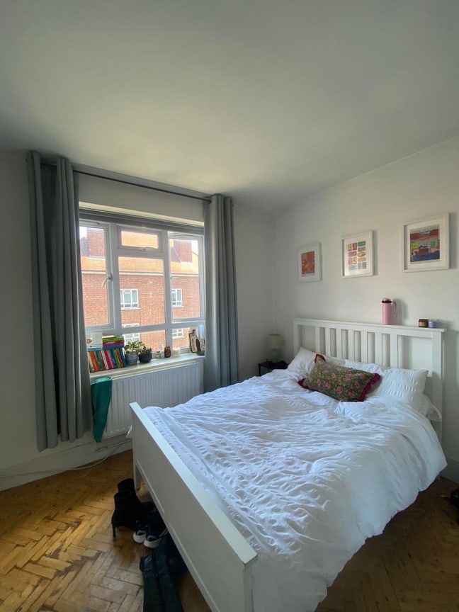 Double Room in Clapham Common – July Sublet Main Photo