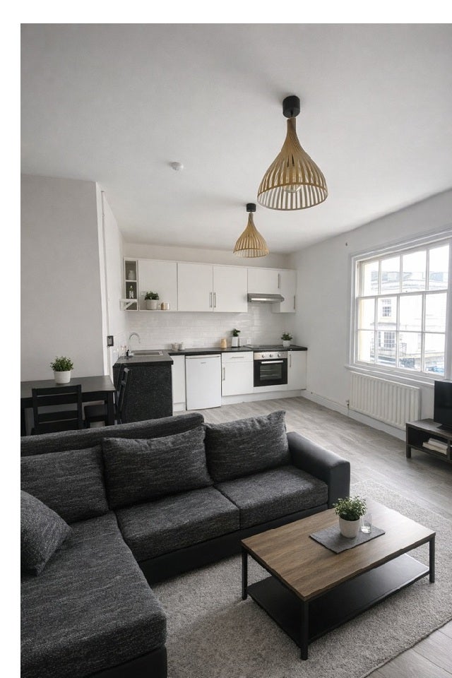 🏡1-Bedroom Apartment to Rent Prime Oxford Street Main Photo