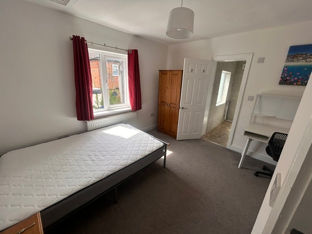 Ensuite double room -Central Guildford Main Photo